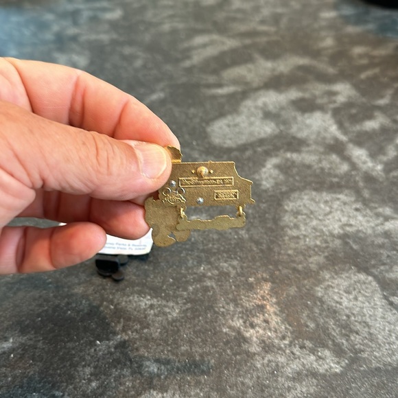 Walt Disney World Resorts Daisy Duck pin. 2006. Original owner. Never used. 3D. - Picture 4 of 6